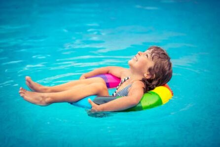 In a swimming pool, never leave a child unattended, even for a single second