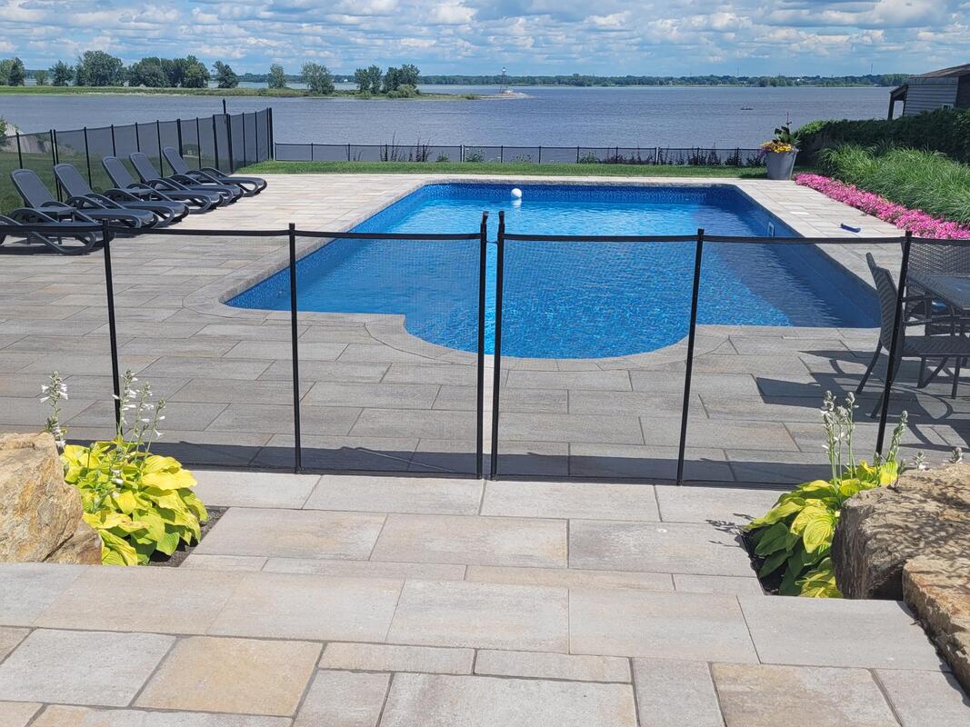 Clôture de piscine Beauce | Clôture de piscine MRC du Granit, clôture enfant sécure, clôture amovible, clôture sécuritaire