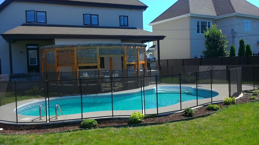 CLOTURE DE PISCINE ENFANT SECURE, CHILD SAFE REMOVABLE POOL FENCE, Installing a pool fence  |  Installation d'une clôture de piscine