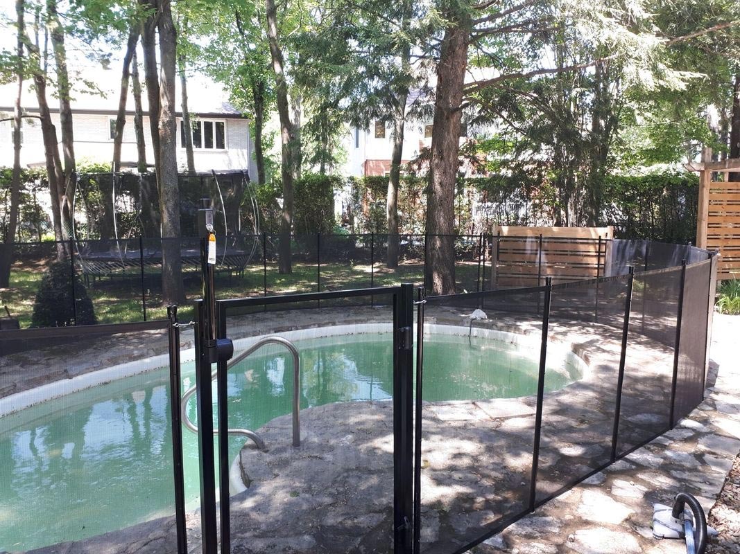 Installation clôture Laurentides,  Clôture Laurentides, Clôture de piscine, Clôture amovible, Clôture sécuritaire pour votre piscine, Aménagement extérieur, clôture sur patio, clôture piscine creusée, clôture piscine hors-terre, Protéger l'accès à votre piscine avec une clôture pour piscine ENFANT SÉCURE.