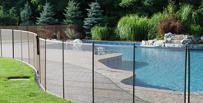 Pool safety fence  |  Clôture sécuritaire pour piscine, SAFETY FENCE, CHILD SAFETY  , DROWNING PREVENTION  , REMOVABLE SWIMMING POOL FENCE, SWIMMING POOL ENCLOSURES, POOL ENCLOSURES , FENCE YOUR POOL, MAGNALATCH, MAGNALATCH series 3, CHILD SAFETY DROWNING PREVENTION , Clôture de piscine Enfant sécure, Child Safe pool fence, CHILD SAFE CLOSE HANDLES , SAFETY 1st SECURE CLOSE HANDLE 