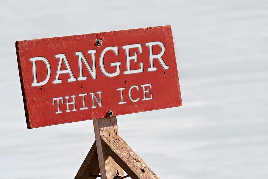 Ice Safety : Thin ice! |  Sécurité sur la glace : Glace mince!  Water safety |  Safety fence | Prevention of drowning | Swimming pool enclosure  | Child Safety  Protect your children | Fence your pool |  A protection around your pool  |  Safety pool Barriers ​Pool enclosures |  Safety fence for children  | Removable CHILD SAFE pool fence