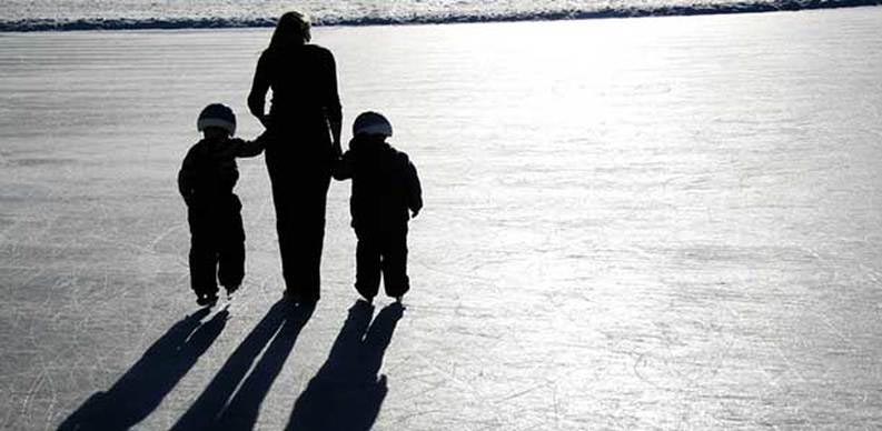 CHILD SAFETY : dangers of ice  |  LA SÉCURITÉ DES ENFANTS : Les dansgers de la glace