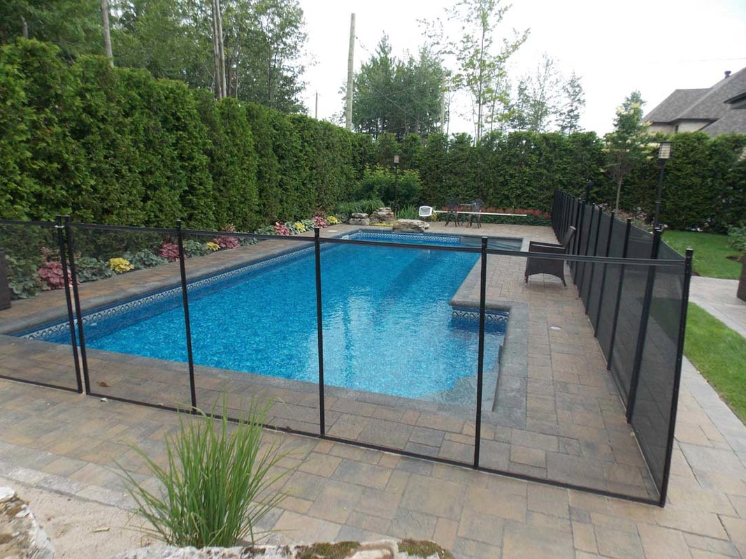 POOL SAFETY MESH FENCE IN BLACK, backyard pool safety, Water safety, Safety fence, Prevention of drowning, Swimming pool enclosure, Child Safety, Protect your children, Fence your pool,  A protection around your pool, Safety pool Barriers, Pool enclosures, Safety fence for children , Removable CHILD SAFE pool fence
