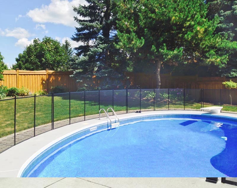 POOL FENCE CHATHAM-KENT, pool fence Ontario, backyard pool safety, Water safety, Safety fence, Prevention of drowning, Swimming pool enclosure, Child Safety, Protect your children, Fence your pool,  A protection around your pool, Safety pool Barriers, Pool enclosures, Safety fence for children , Removable CHILD SAFE pool fence 